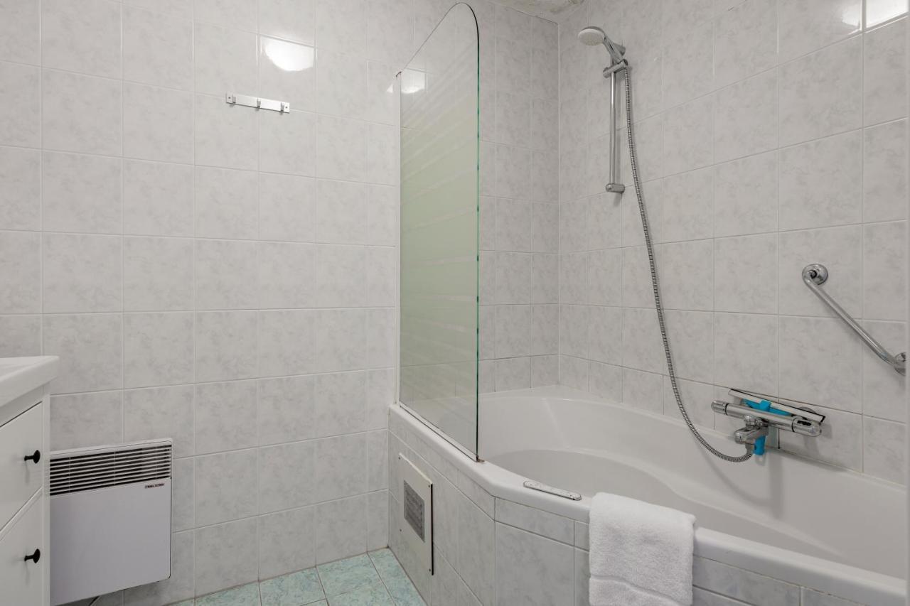 Escape, Appartement Met Groot Terras Buren  Exterior photo